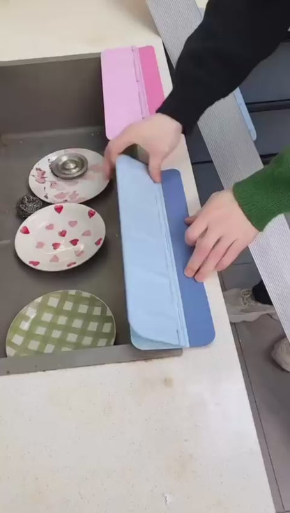 2 in 1 Kitchen Splash Guard with Sponge Holder Flip Cover Sink Organizer